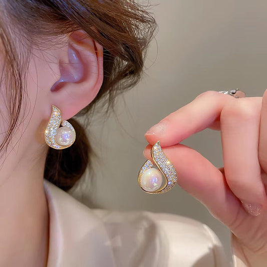 Elegant Teardrop Stud Pearl Earrings-1