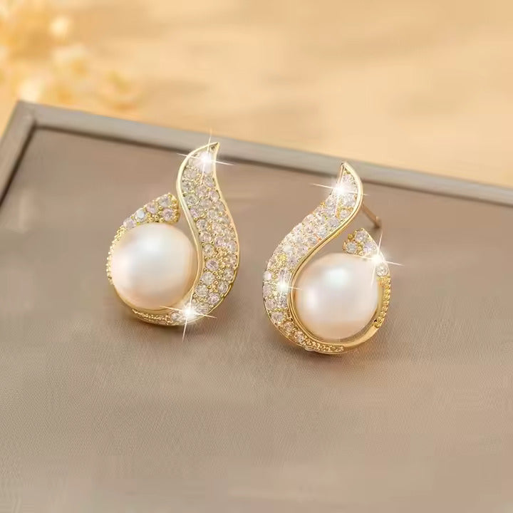 Elegant Teardrop Stud Pearl Earrings-3